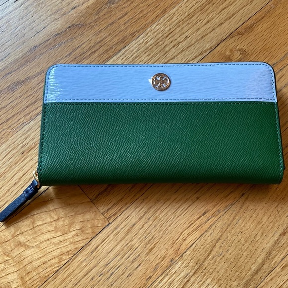 Tory Burch Handbags - Tory Burch Robinson Zip Around Wallet